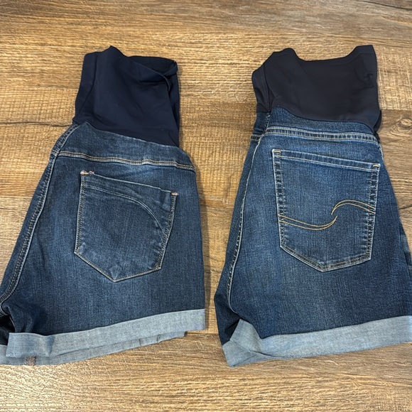Maternity lot! Jeans size 6&8s. Medium shorts and random tops! GAP coat! - Picture 3 of 5